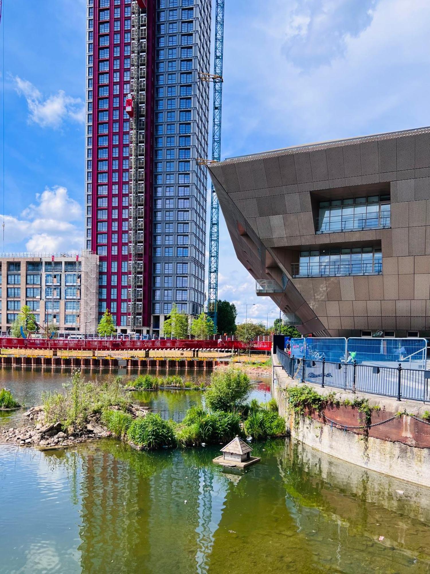 Canada Water Se16 7aq 2bed 2bathroom Ap London